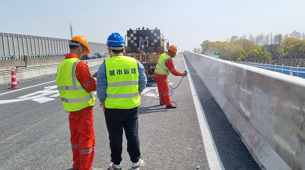 表表超疏水乳液-上海嘉浏高速公路20公里混凝土护栏保洁工程