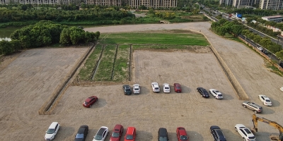 bte365官网公司总承包、淤泥荒地上建起来的一万八千平米超疏水土生态停车场，实现使命后可立即复垦还田，留给子孙一片净土！